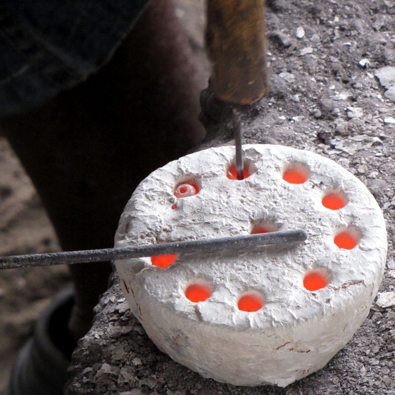 Shaping bottle glass beads in the mould