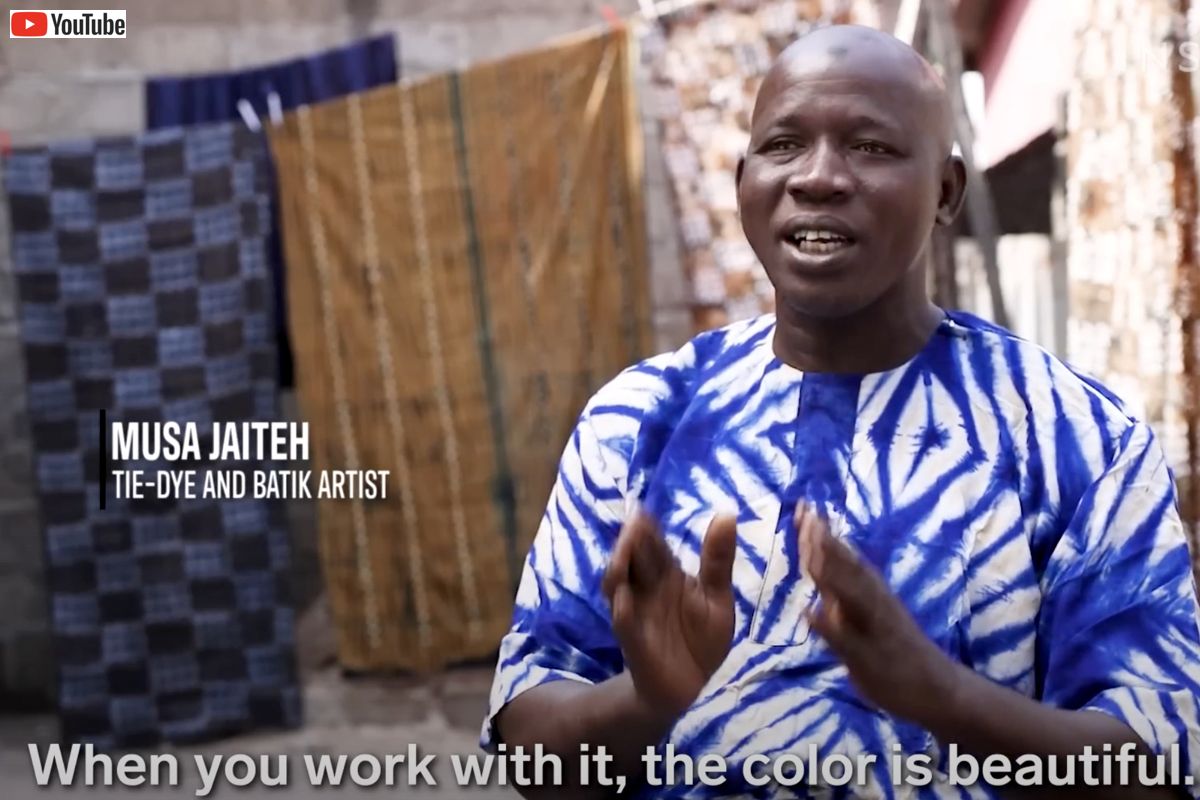 Musa Jaiteh untieing kola nut fabric